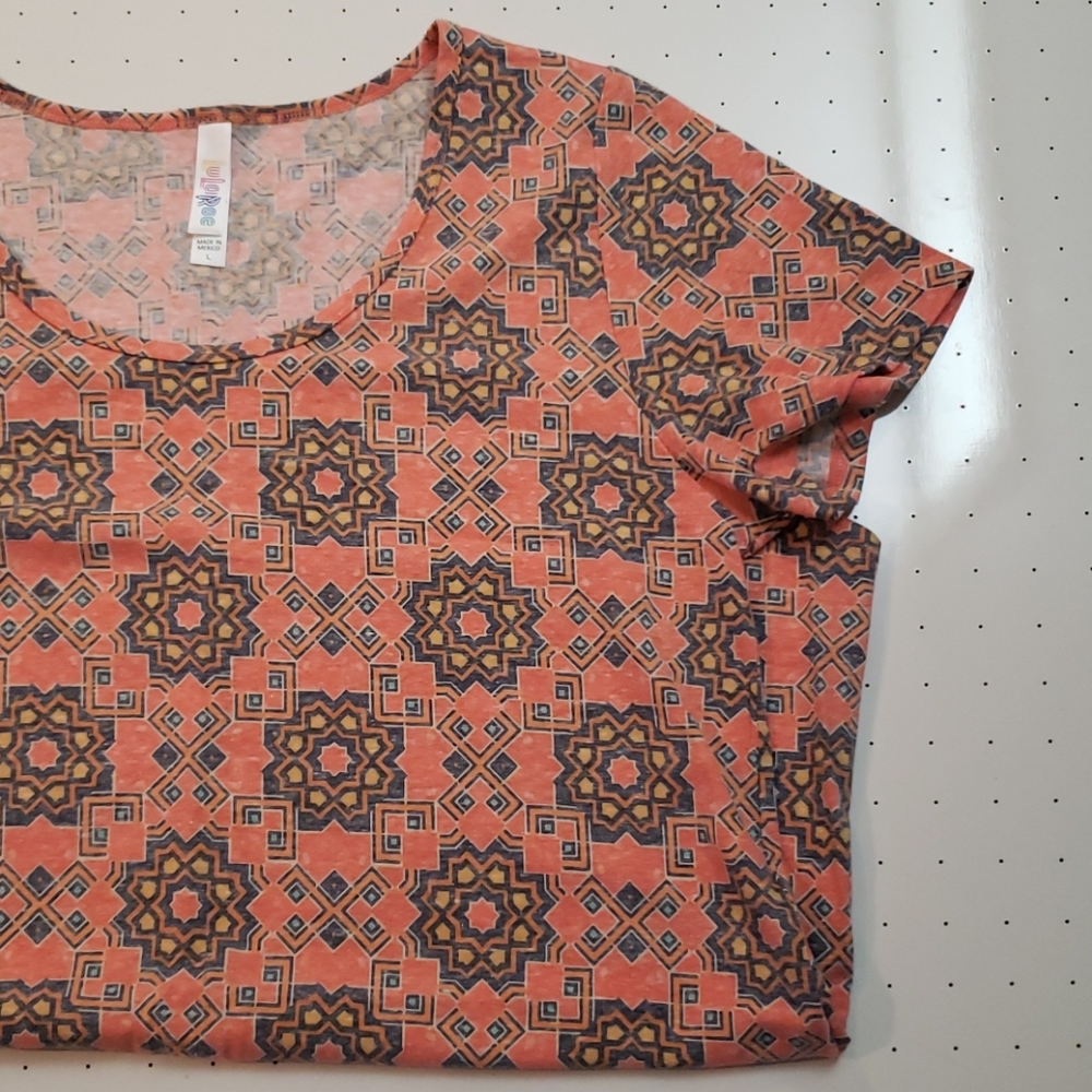 LuLaRoe Classic T!